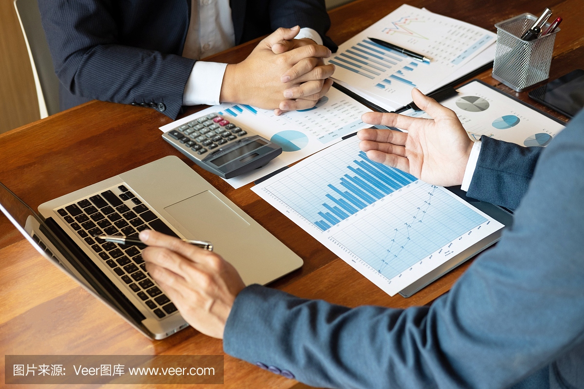 專業的商業合作伙伴團隊從會議討論到演講策劃投資項目工作分析和商業策略與合作伙伴公司進行對話